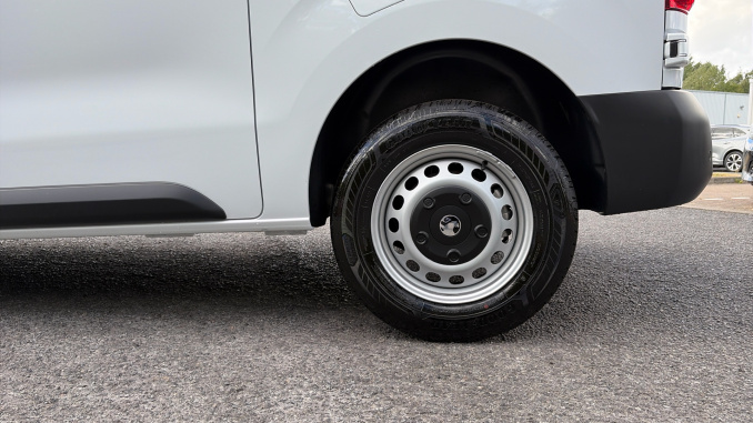 Vauxhall Vivaro L1 Diesel 1.5 Turbo D 120 Prime H1 Van - Image 17